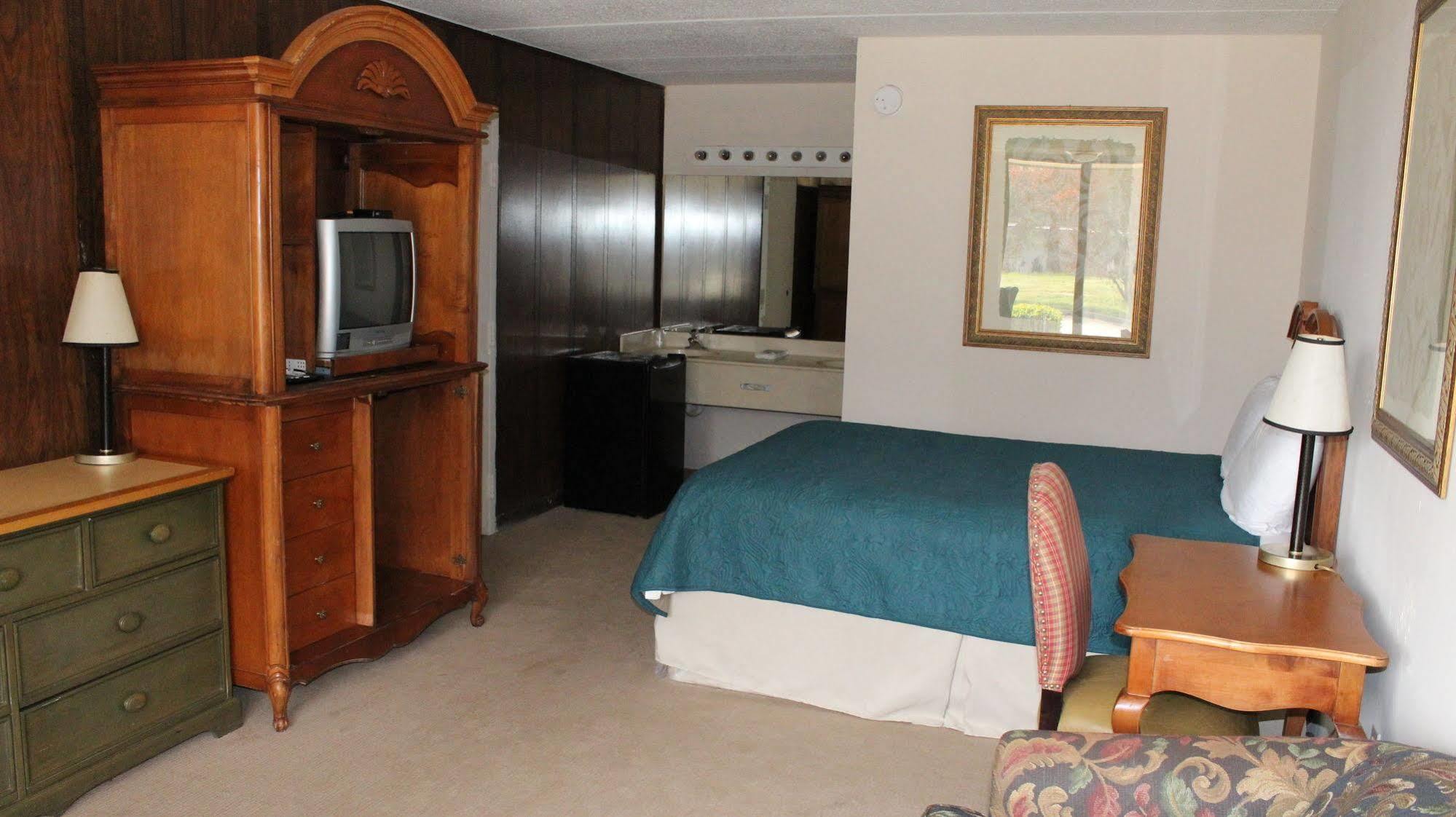 Family Inns Of America วิลเลียมส์เบิร์ก ภายนอก รูปภาพ